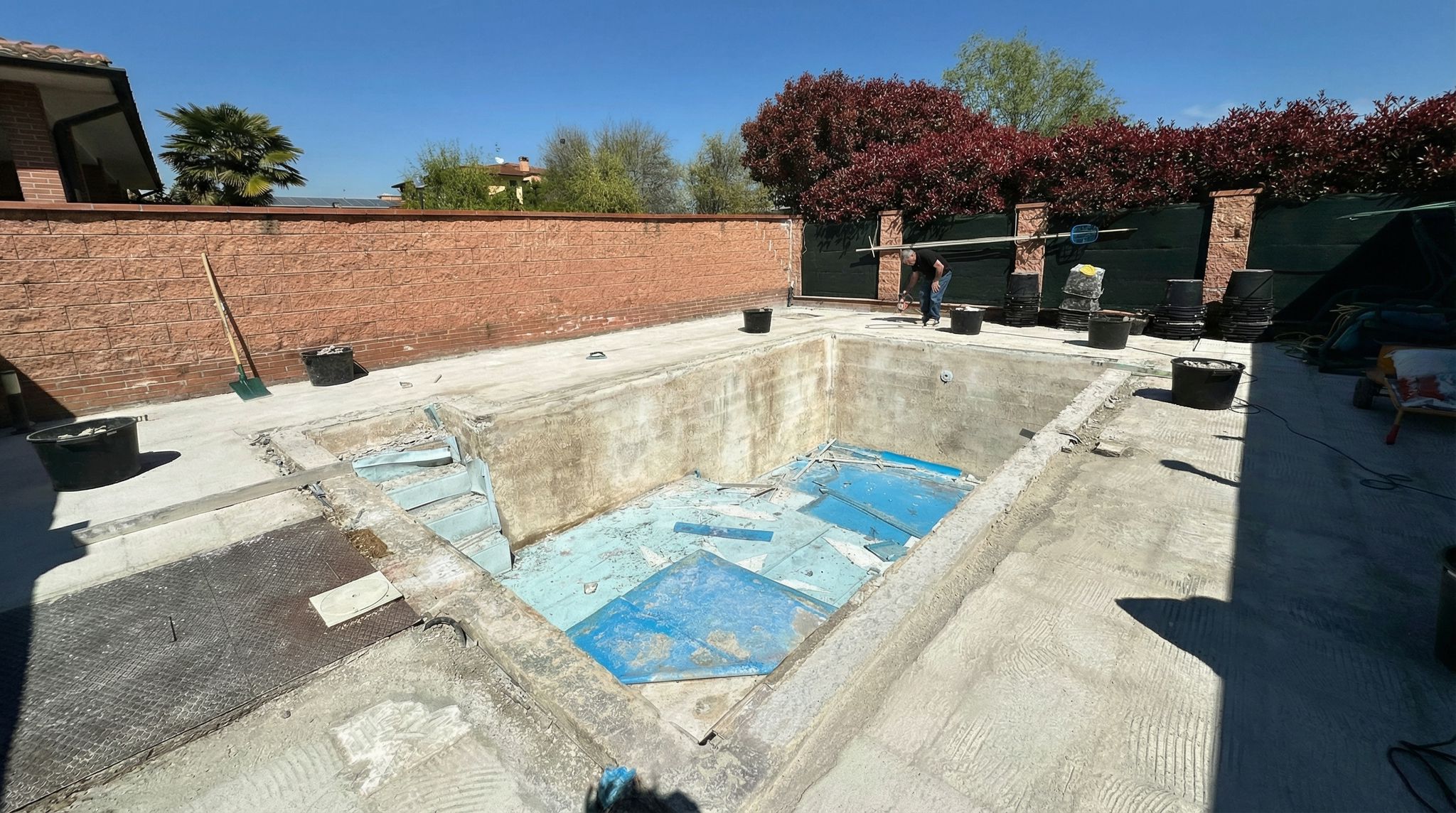 Prima — Piscina esterna — Pavia